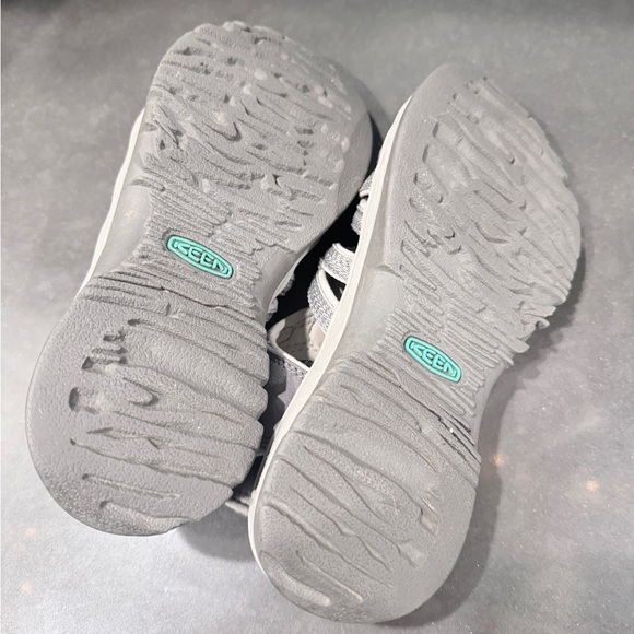 Keen Light Gray and Teal Waterproof Sandals women’s 6.5 - Picture 3 of 5